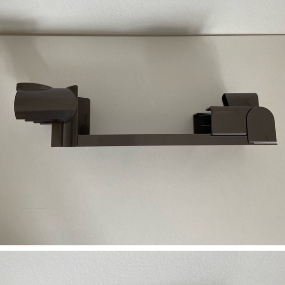 Dyson Charging Station - Picture 14 of 15